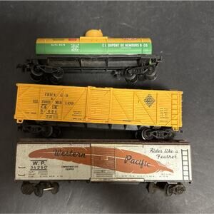 Lot Of 3 HO Scale Box Freight Tanker Western Pacific Chicago Midland Dupont